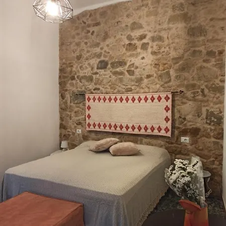 Konukevi Piazza San Giorgio Dolianova