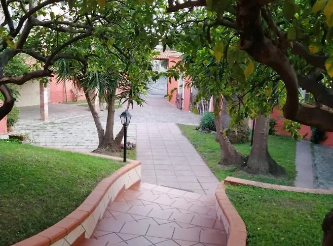 Piazza San Giorgio 招待所 Dolianova